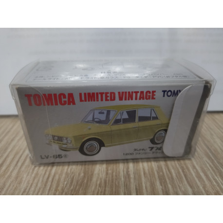 DATSUN BLUEBIRD 1200 FANCY DX YELLOW 1:64 TOMICA LIMITED VINTAGE LV-65c