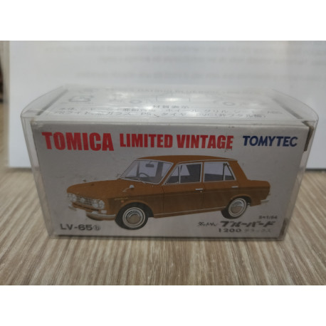 DATSUN BLUEBIRD 1200 DX 1:64 TOMICA LIMITED VINTAGE LV-65b