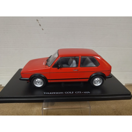 VOLKSWAGEN GOLF 1 GTi 1976 ROJO 1:24 SALVAT IXO DEFECT/RETRO ROTO