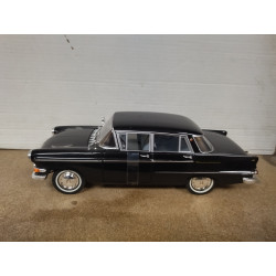 OPEL KAPITAN P2 1959 BLACK 1:18 REVELL NO BOX