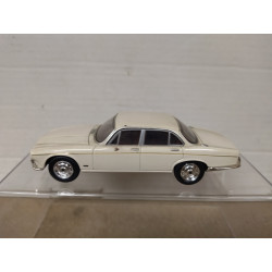 JAGUAR XJ6 4.2 SERIE 1 WHITE 1:43 VANGUARDS NO BOX/DEFECT PINTURA