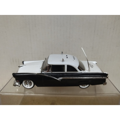 FORD FAIRLANE 1956 POLICE NEW YORK 1:43 QUARTZO DEFECT/ANUNCIO/NO BOX