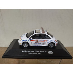 VOLKSWAGEN NEW BEETLE 2003 LONDON POLICE CANADA 1:43 FABBRI URNA NO ORIGINAL
