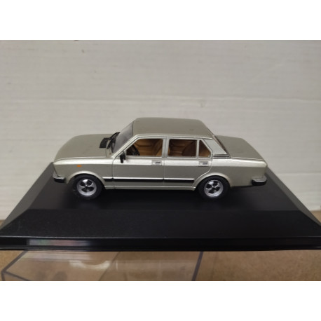 SEAT 132 -2000 1975 CHAMPAGNE 1:43 ALTAYA IXO BOX NO ORIGINAL