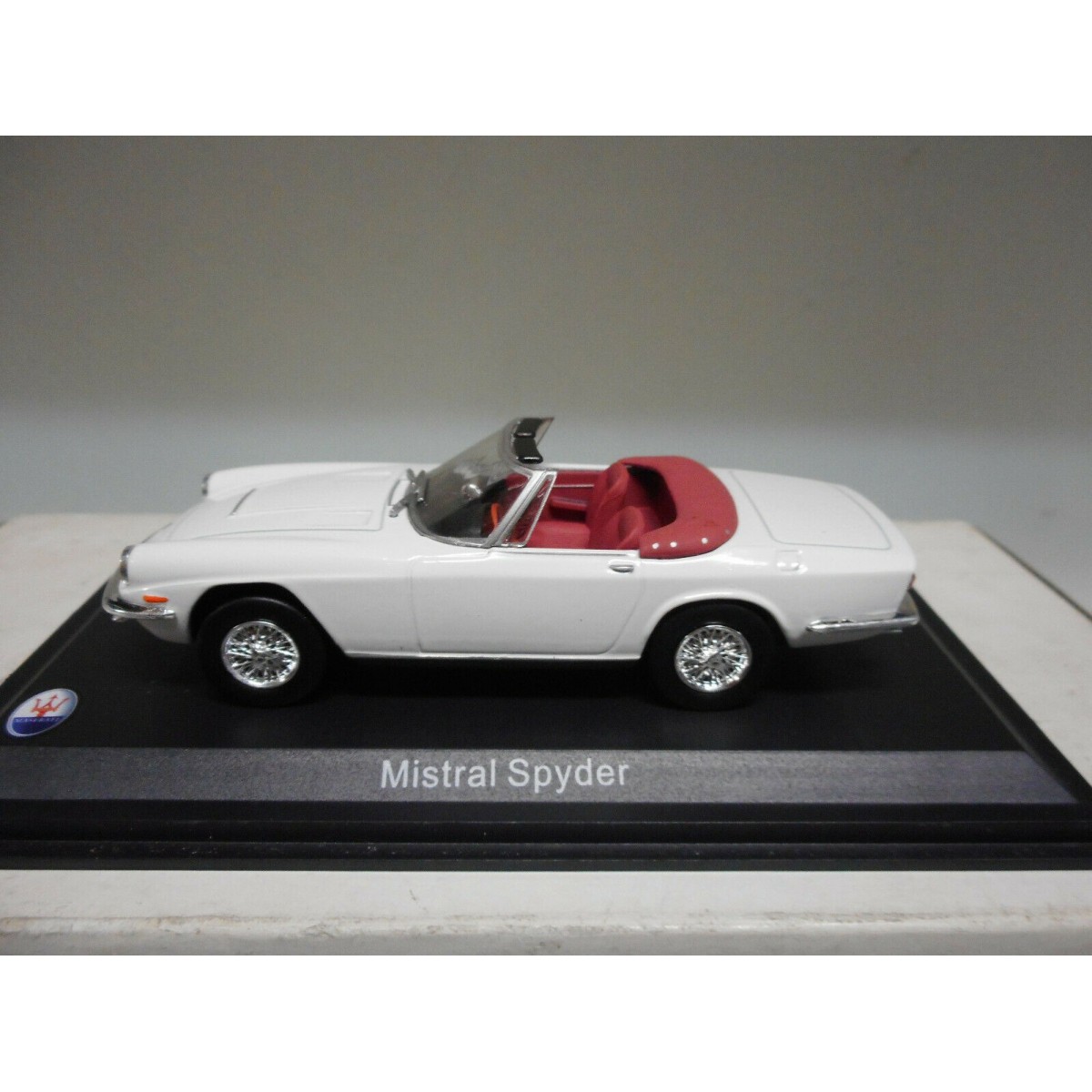 Maserati Mistral 1984 シルバー ミニカー MASERATI MISTRAL SPYDER COLLECTION MASERATI IXO 1/43 - BCN STOCK CARS