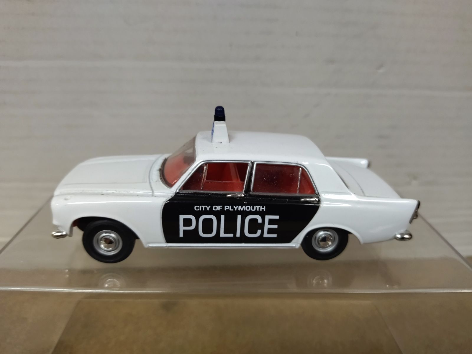 聖*夜様 (貴重)British transport Police ボディーアー FORD ZEPHYR 6 MK.III CITY PLYMOUTH POLICE UK 1:43 VANGUARDS NO