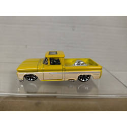 CHEVROLET PICKUP 1962 CUSTOM YELLOW 1:64 HOT WHEELS NO BOX