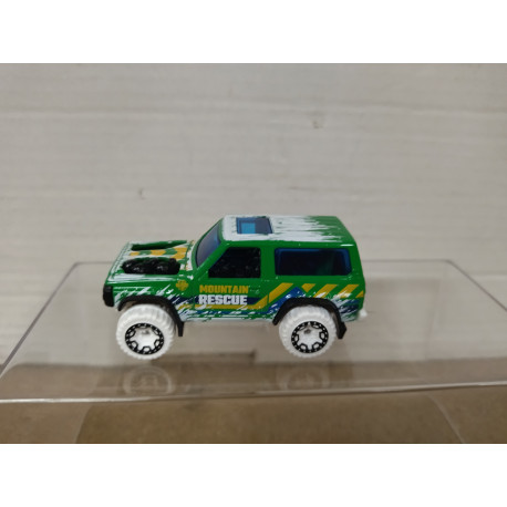 NISSAN PATROL CUSTOM GREEN 1:64 HOT WHEELS NO BOX