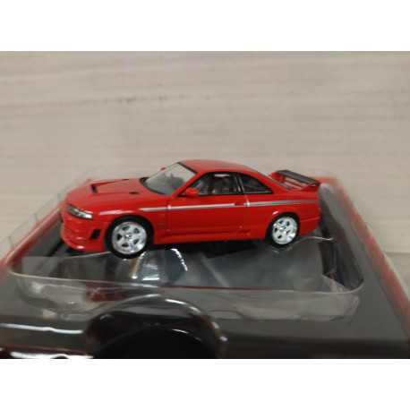 NISSAN SKYLINE GT-R NISMO 400R RED 1:64 TOMICA LIMITED VINTAGE NEO LV-N305b