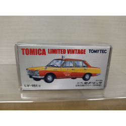 NISSAN CEDRIC TAXI JAPAN 1:64 TOMICA LIMITED VINTAGE LV-151a