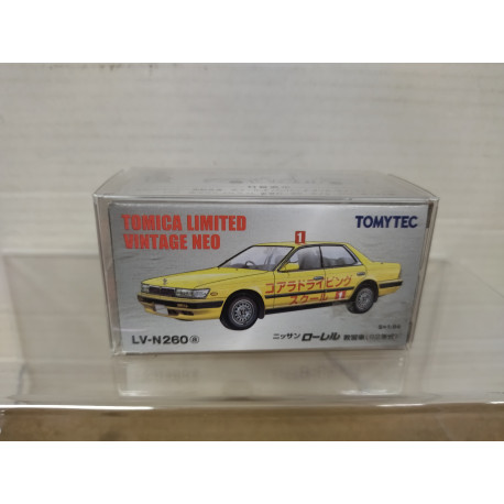 NISSAN LAUREL DRIVING SCHOOL CAR 1:64 TOMICA LIMITED VINTAGE NEO LV-N260a