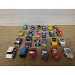 LOTE DE 24 MICROCOCHES/MICROMACHINES MODELOS Y MARCAS DIVERSAS
