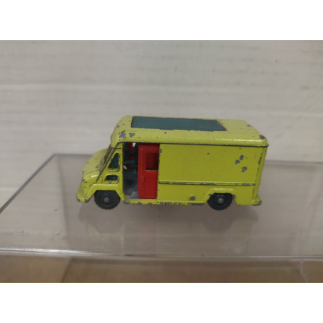 COMMER WALK-THRU VAN (2) apx 1:64 HUSKY NO BOX