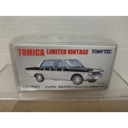 NISSAN SKYLINE 1500 DELUXE 1968 ALSOK 1:64 TOMICA LIMITED VINTAGE LV-153a