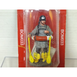 BOM 33 BOMBERO/FIREFIGHTER 1900 BERLIN, GERMANY 1:32 DelPRADO FIGURES