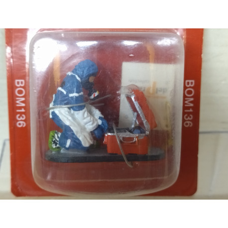 BOM 136 BOMBERO/FIREFIGHTER 2010 NRBC FRANCE 1:32 DelPRADO FIGURES