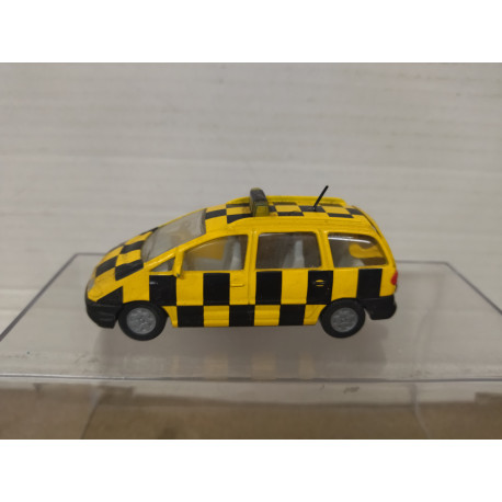 VOLKSWAGEN SHARAN FOLLOW ME 1:55/apx 1:64 SIKU 1419 NO BOX