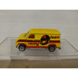 FOURGON (US VAN) YELLOW RACING TEAM 1:65/apx 1:64 MATCHBOX 250 NO BOX