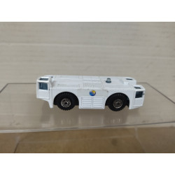 INTERNATIONAL AIRPORT TOWING TRACTOR /apx 1:64 WELLY NO BOX