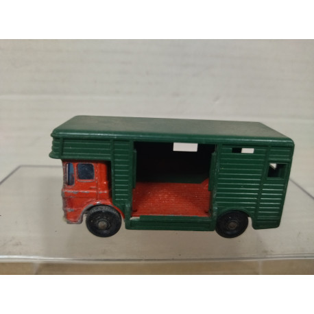 HORSE-BOX RED/GREEN SUPERFAST 17 1:92/apx 1:64 MATCHBOX NO BOX