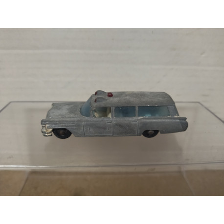 S & S CADILLAC AMBULANCE LESNEY 54 (2) 1:87/apx 1:64 MATCHBOX NO BOX