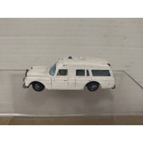 MERCEDES-BENZ BINZ AMBULANCE LESNEY 3 (2) 1:69/apx 1:64 MATCHBOX NO BOX
