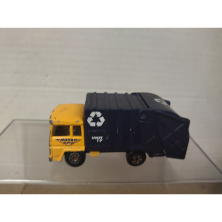 REFUSE TRUCK/CAMION BASURA YELLOW MB36 (5) 1:86/apx 1:64 MATCHBOX NO BOX