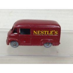 COMMER 30 CWT VAN NESTLE´S LESNEY 69 1:91/apx 1:64 MATCHBOX NO BOX
