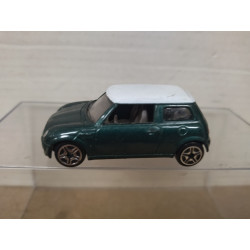 MINI COOPER 2001 GREEN/WHITE apx 1:64 MOTOR MAX NO BOX