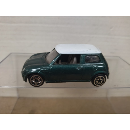 MINI COOPER 2001 GREEN/WHITE apx 1:64 MOTOR MAX NO BOX