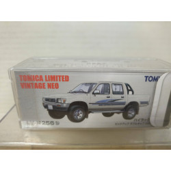 TOYOTA HILUX 4WD PICKUP 1:64 TOMICA LIMITED VINTAGE NEO LV-N256b