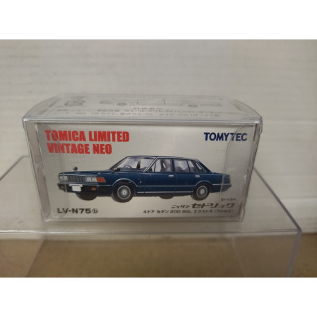 NISSAN CEDRIC 4 DOOR SEDAN 1:64 TOMICA LIMITED VINTAGE NEO LV-N75b