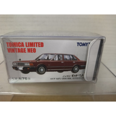 NISSAN CEDRIC 4 DOOR SEDAN 1:64 TOMICA LIMITED VINTAGE NEO LV-N75a
