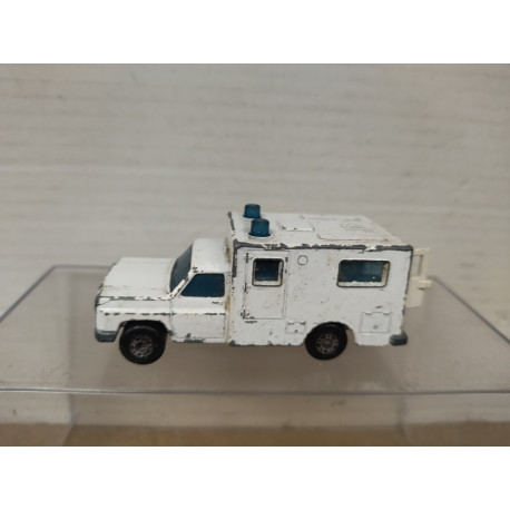 AMBULANCE WHITE SUPERFAST 41 (2) 1:84/apx 1:64 MATCHBOX NO BOX