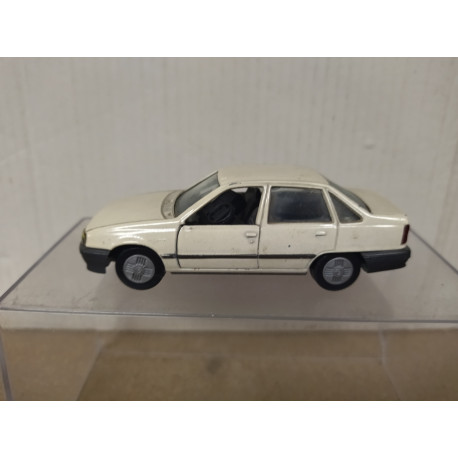 OPEL KADETT E GLS SEDAN 4P WHITE 1:43 GAMA MINIAUTO 1198