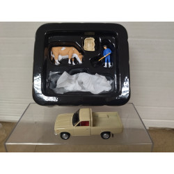 DATSUN 1300 PICKUP BEIGE + FIGURES 1:64 TOMICA LIMITED VINTAGE LV-195d