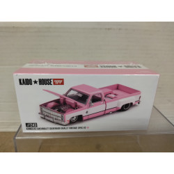 CHEVROLET SILVERADO DUALLY VINTAGE SPEC V2 PINK KAIDO HOUSE 1:64 MINI GT