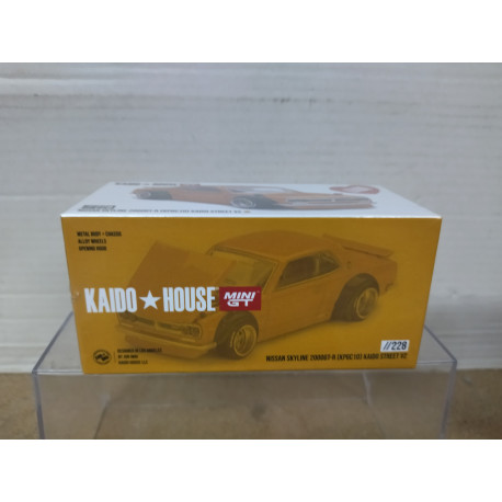 NISSAN SKYLINE 2000 GT-R KPGC10 STREET V2 KAIDO HOUSE 1:64 MINI GT