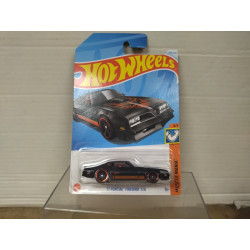 PONTIAC FIREBIRD T/A 1977 BLACK/ORANGE 4/5 MUSCLE MANIA 1:64 HOT WHEELS LONG CARD