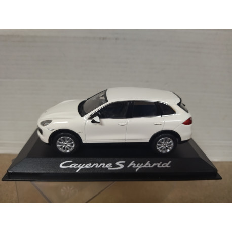 PORSCHE CAYENNE S HYBRID WHITE 1:43 MINICHAMPS