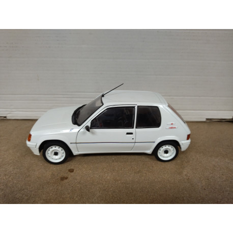 PEUGEOT 205 1.3 RALLYE 1989 WHITE 1:18 SOLIDO NO BOX