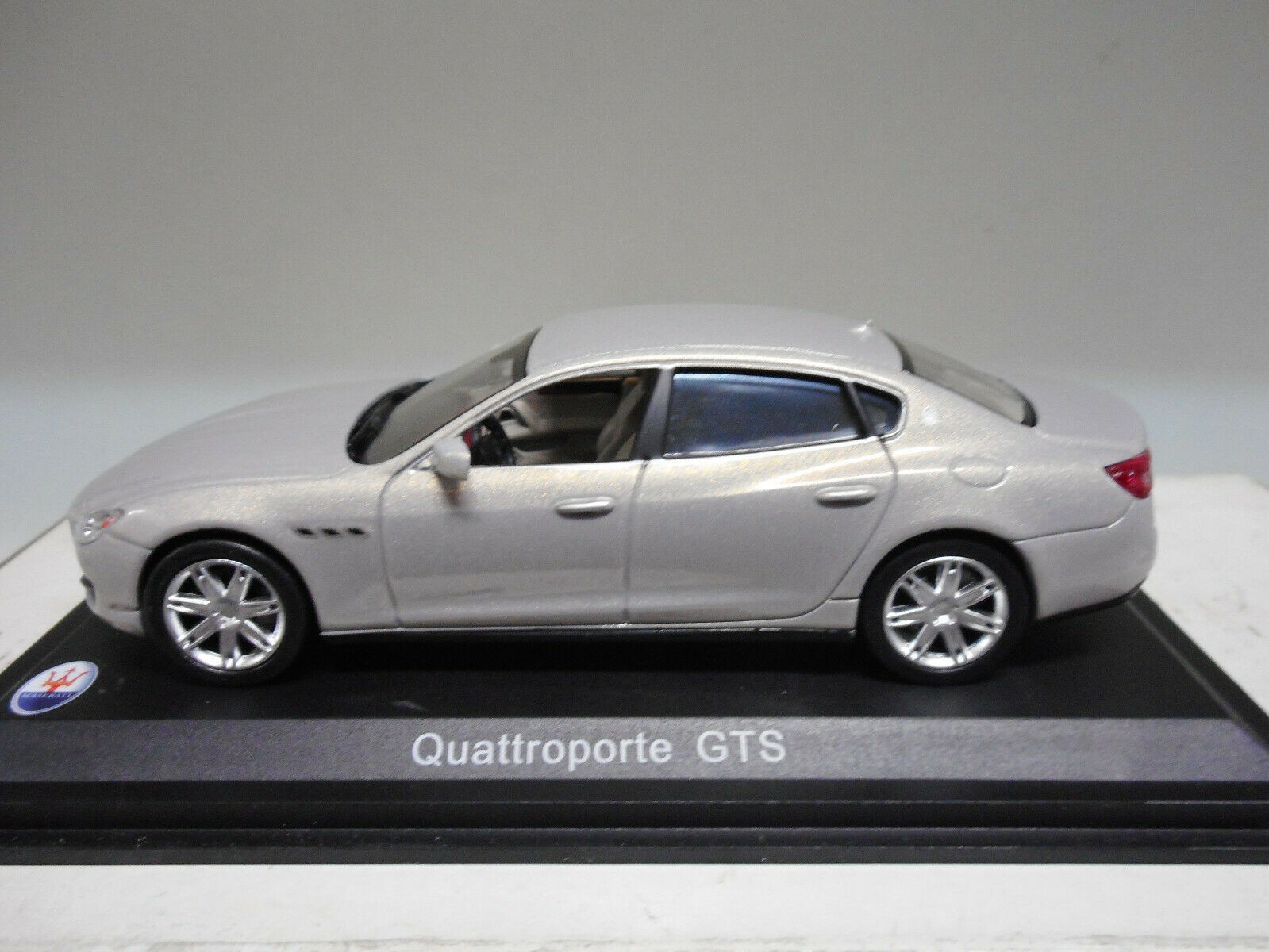 MASERATI QUATTROPORTE GTS COLLECTION MASERATI IXO 1/43 - BCN