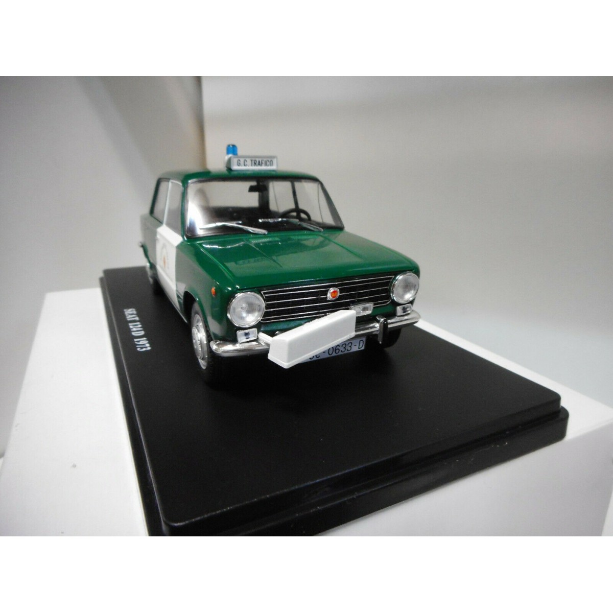 SEAT 124 D GUARDIA CIVIL 1973 RADAR MOVIL SALVAT 1 24 BCN STOCK CARS