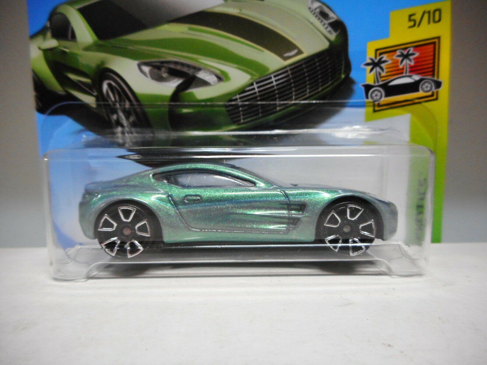 Hot Wheels Aston Martin One-77 HW Rescue - 1:64 Modellauto Sammlerstück