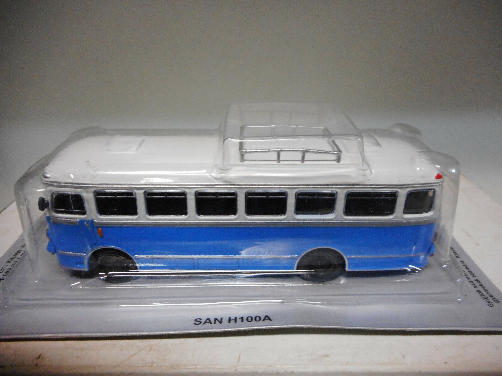 Blue White Bus Scale Model Southend Corporation Toy 3 -  Portugal