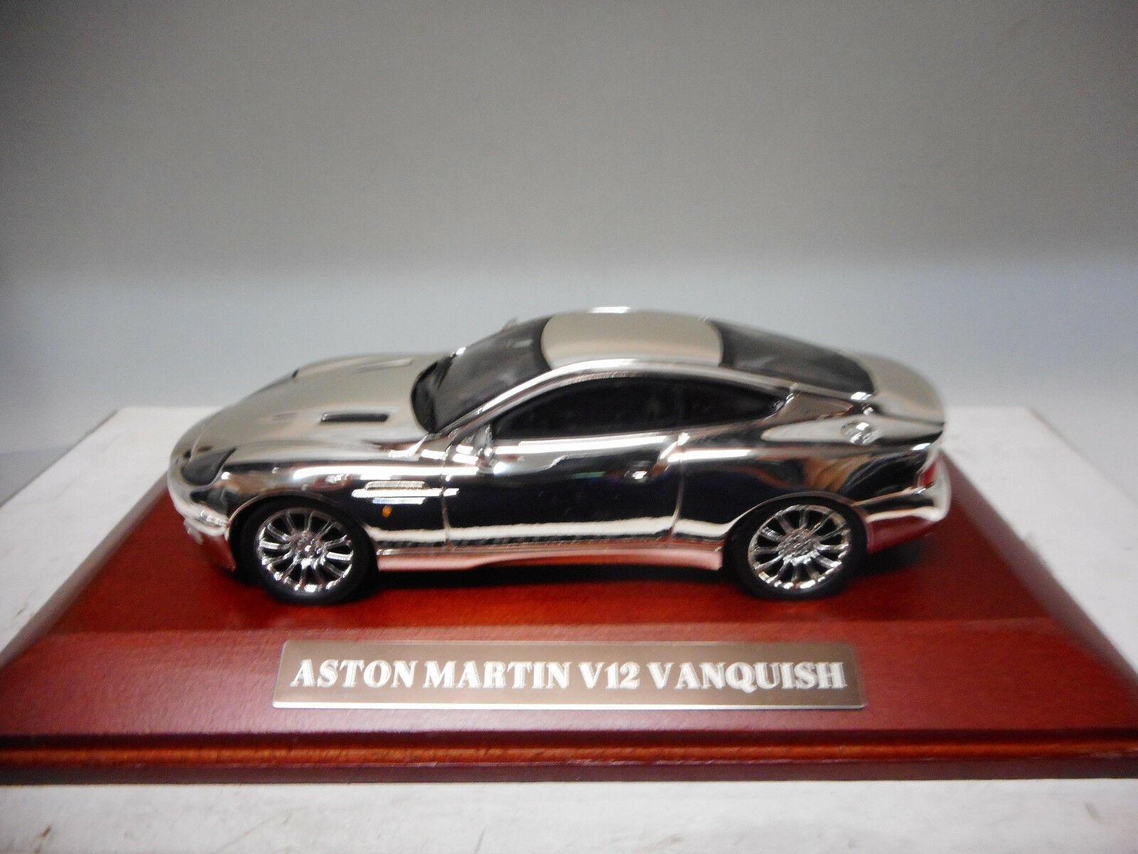 ASTON MARTIN V12 VANQUISH SILVER CARS ALTAYA IXO 1/43 - BCN STOCK CARS
