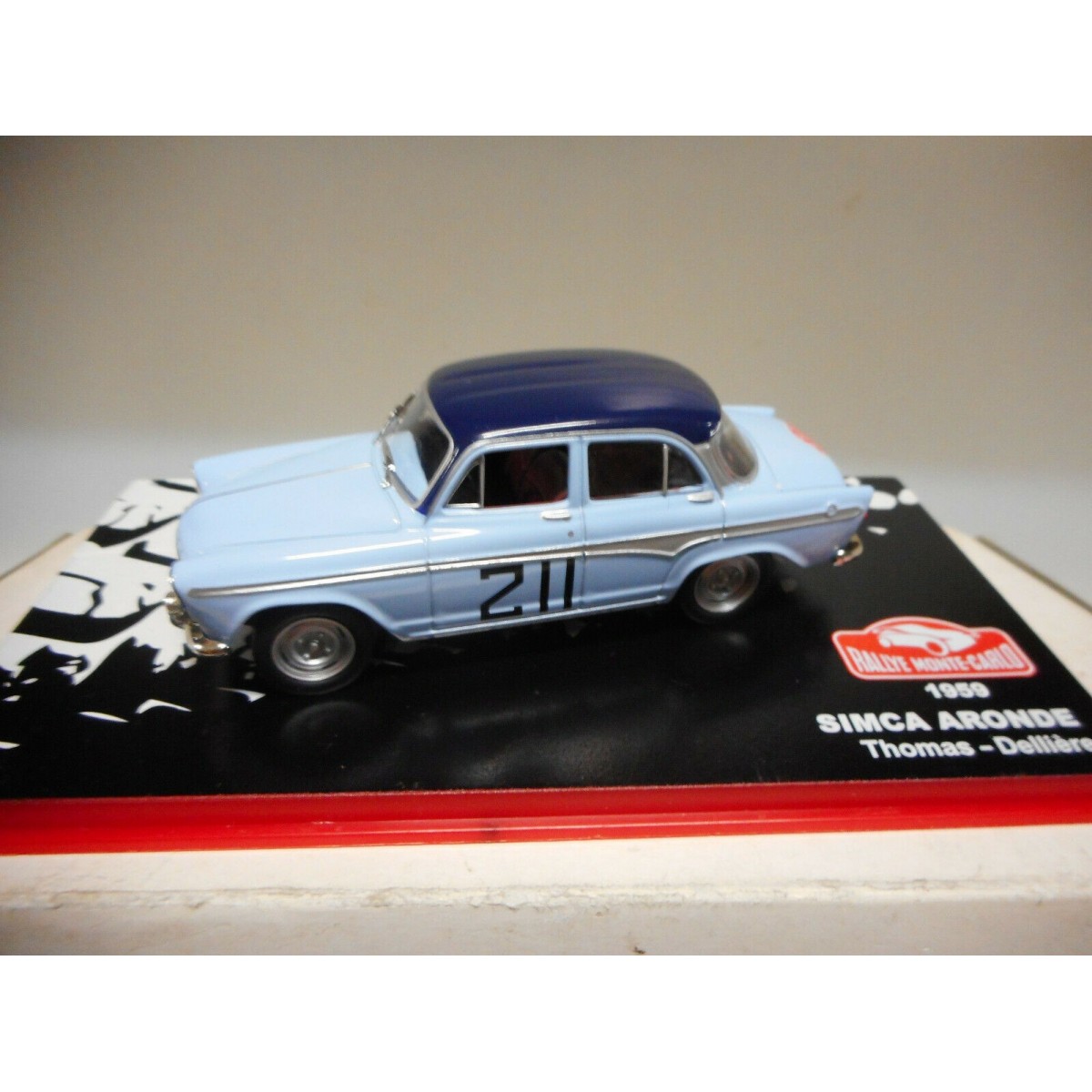 Modèle Réduit Voiture 1/43 IXO - Simca Arronde PGO Monthlery 1959 - Rouge - Neuf