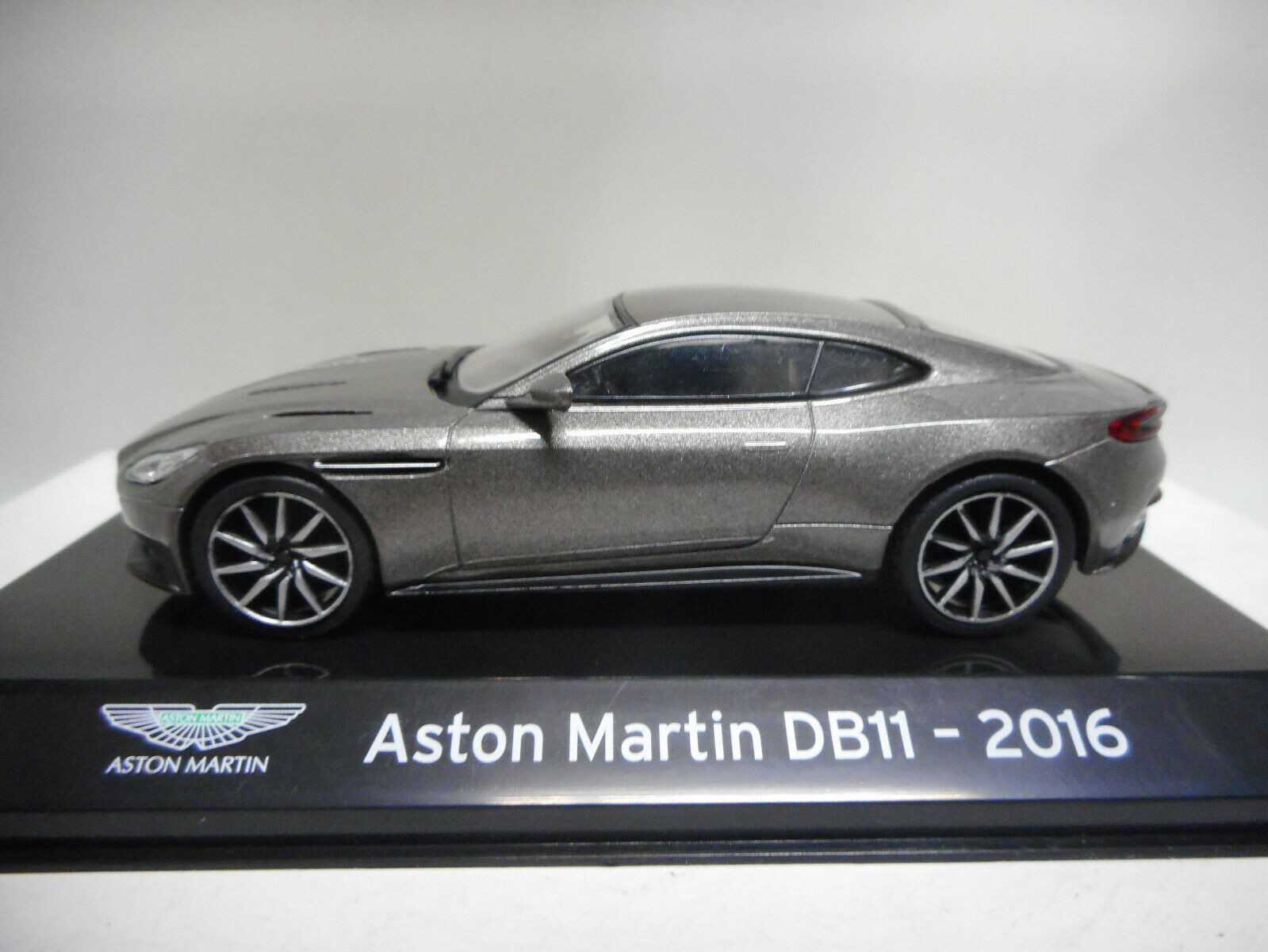 ASTON MARTIN DB11 2016 SUPERCARS IXO 1:43 - BCN STOCK CARS