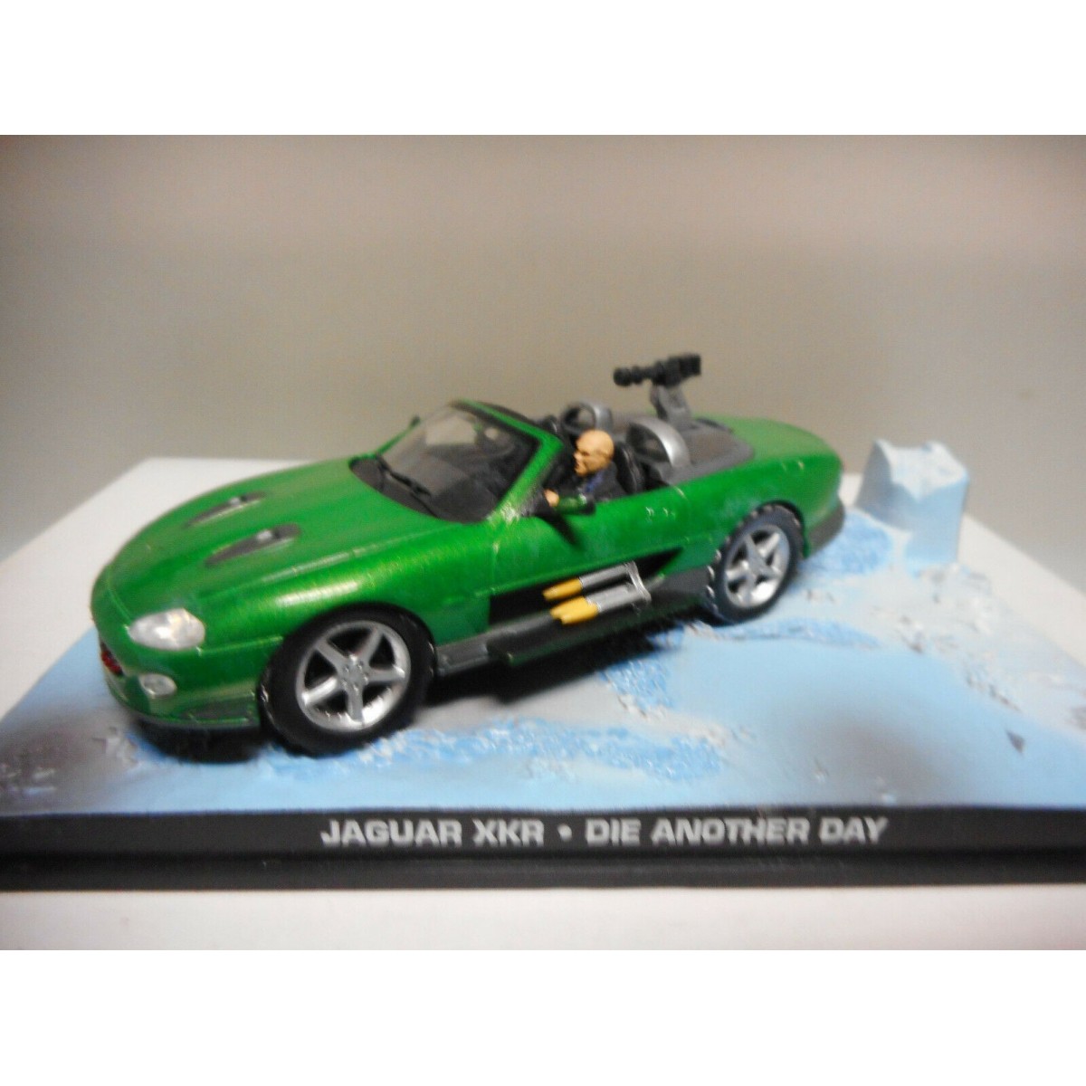 Miniature Jaguar XKR Roadster James Bond - 1/18 - Collection Miniature Jaguar XKR Roadster James Bond - 1/18 - Collection