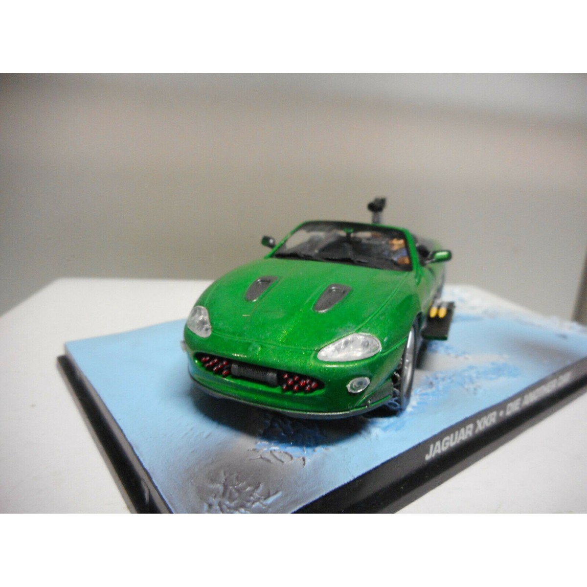 Miniature Jaguar XKR Roadster James Bond - 1/18 - Collection
